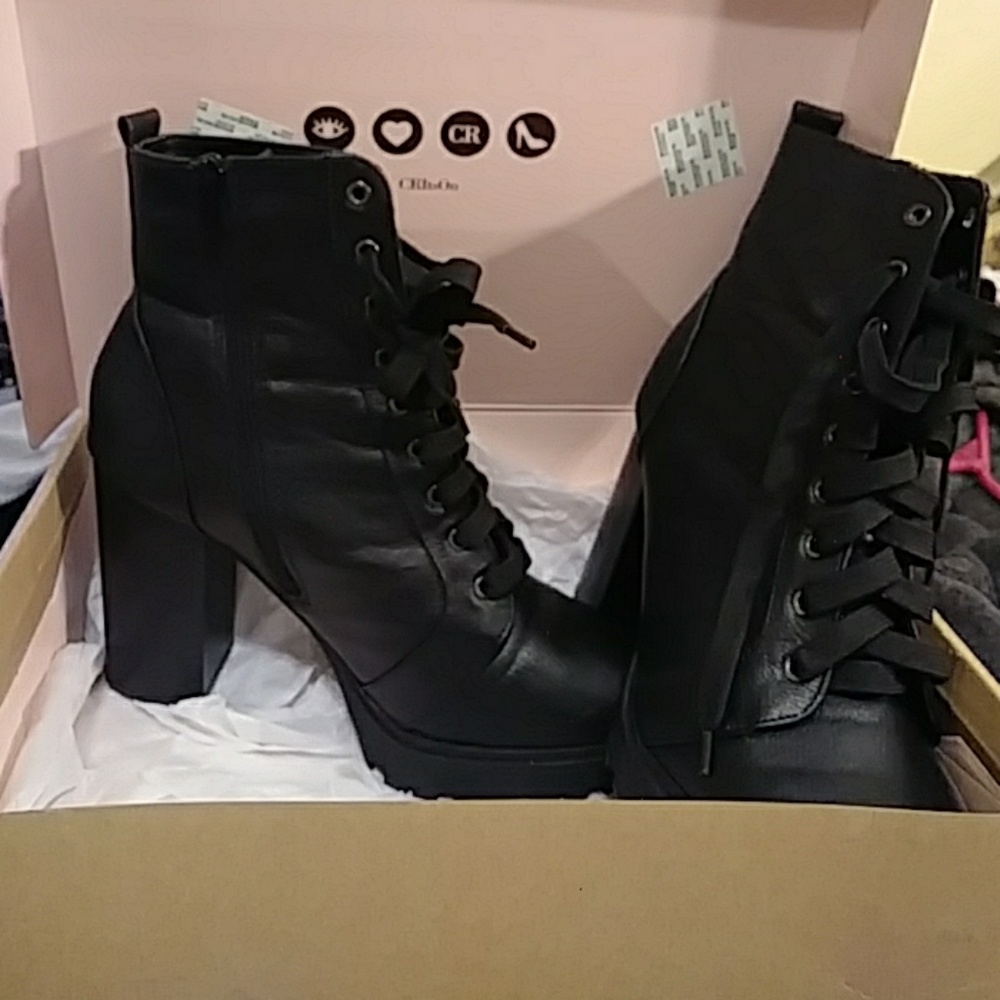 Black heeled boots